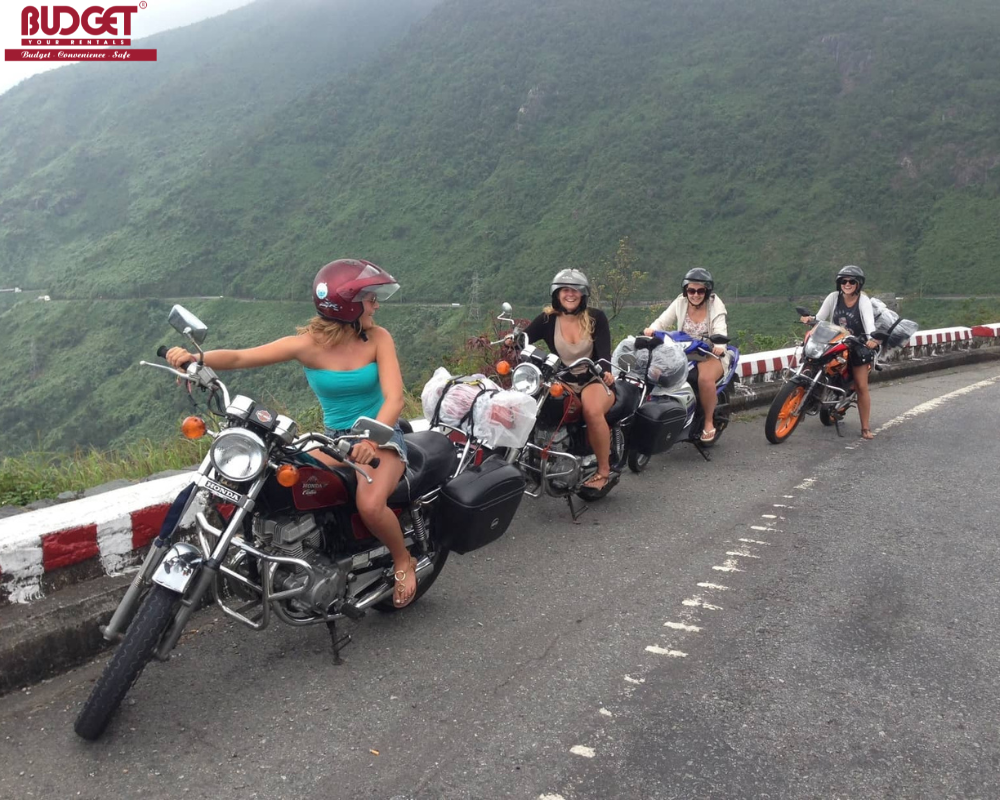 The-motorcycles-tour-on-the-mountian-pass-of-Khanh-Vinh