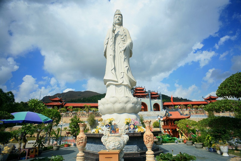 Statue of Quan The Am Bodhisattva