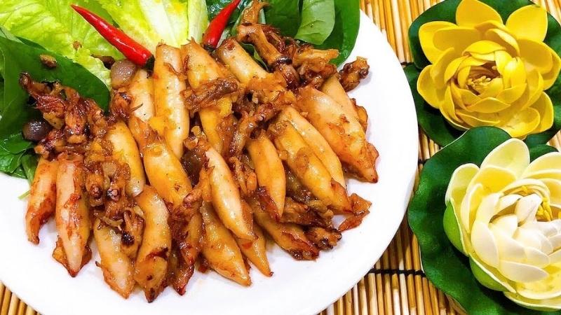 Crispy golden fried squid with fish sauce
