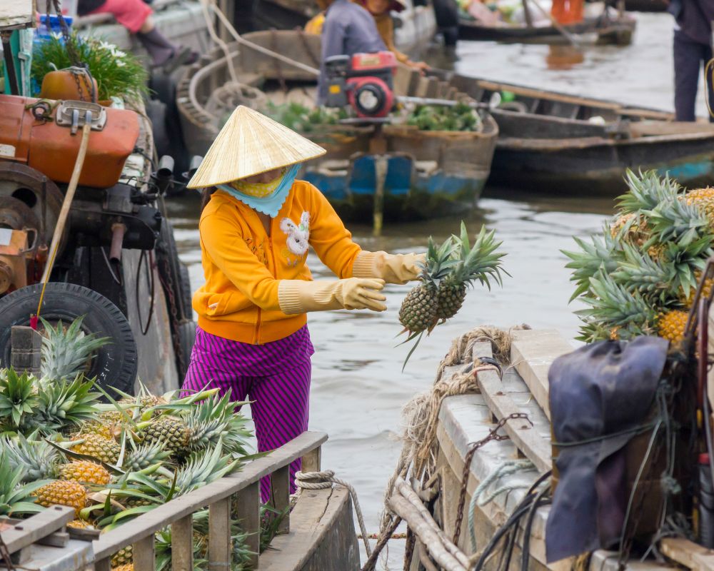 Top-9-Floating-Markets-in-Mekong-Delta-Vietnam