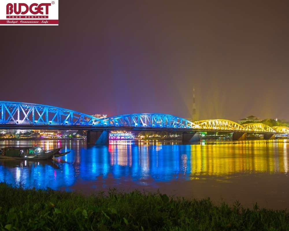 Trang-Tien-Bridge-At-Night-in-Hue
