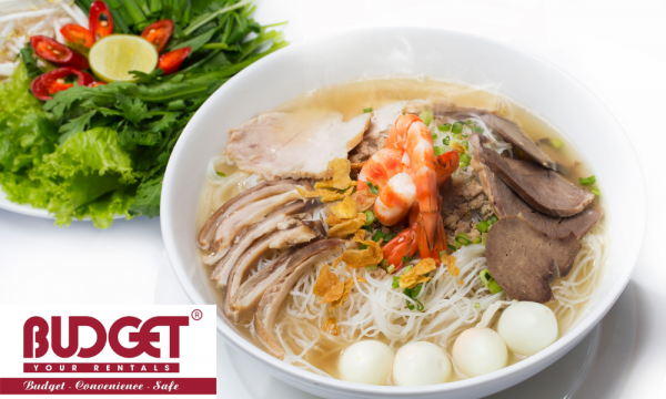 Vietnamese-Pork-and-Seafood-Noodle-Soup-Famous-breakfast-in-Saigon