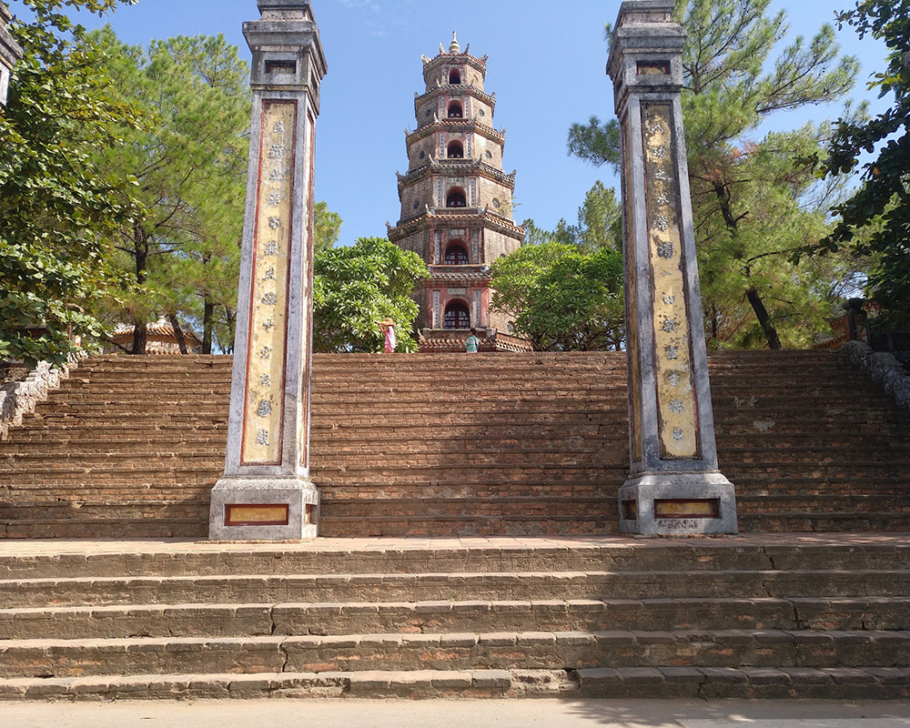 Phuoc-Duyen-Tower-Thien-Mu-pagoda