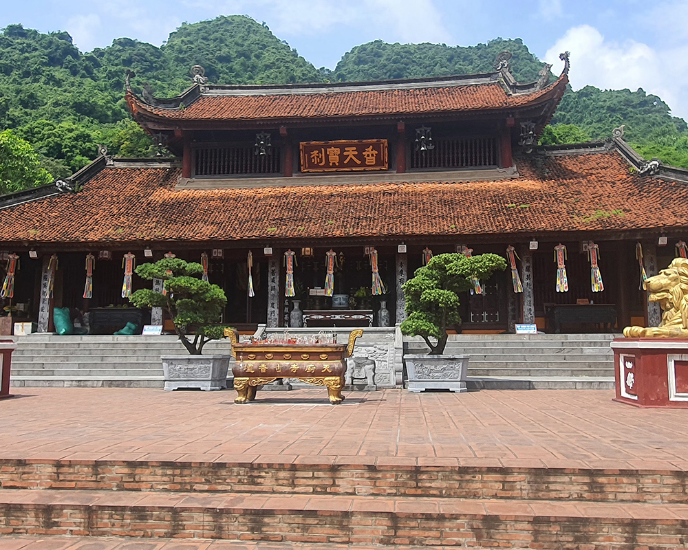 The-Huong-Pagoda