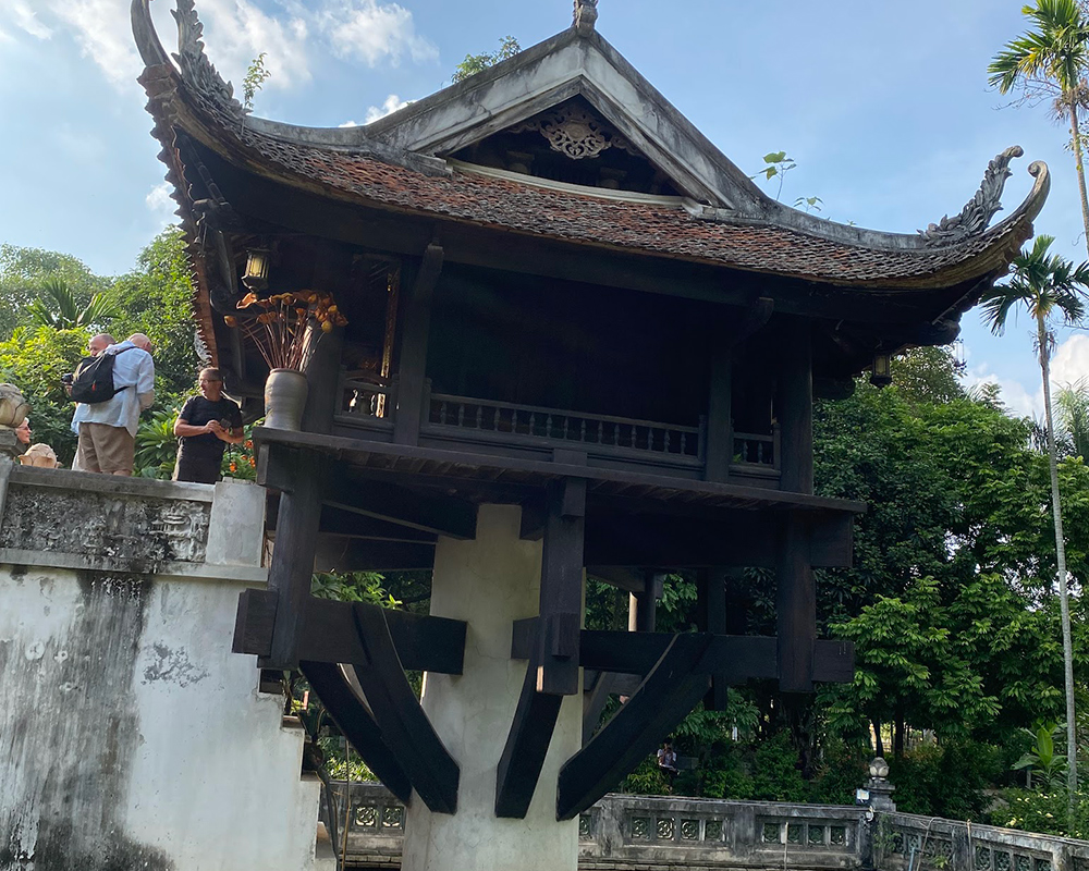 The-square-wooden-structure-Lien-Hoa-Dai