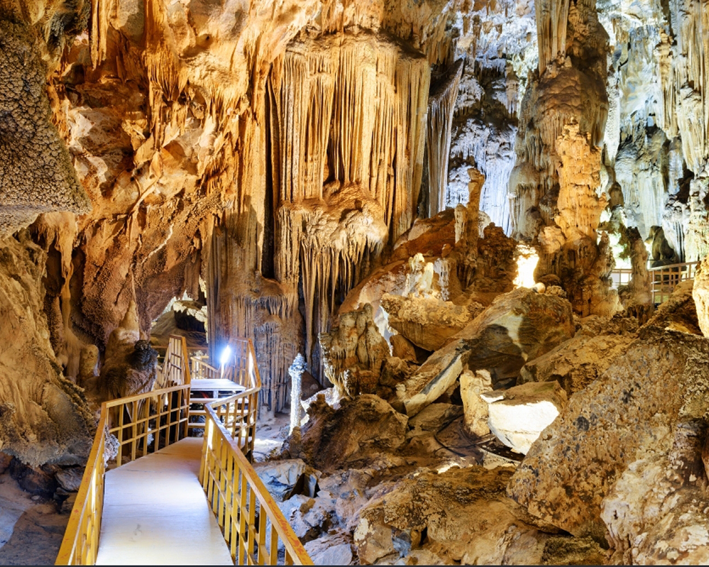 Tien-Son-Cave-at-Phong-Nha-Ke-Bang