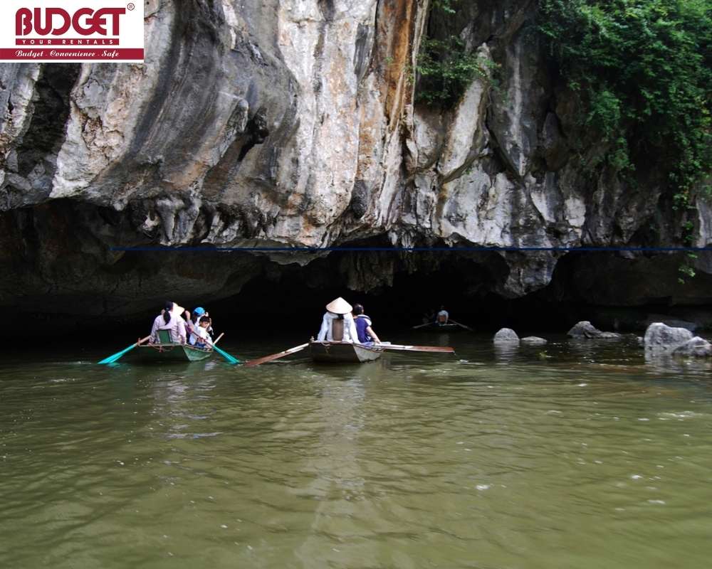 Dark-Cave-In-Trang-An-Eco-Tourism-Complex