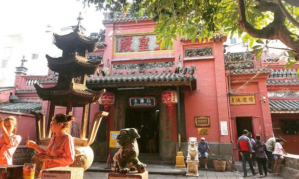explore-everything-at-jade-emperor-pagoda-ho-chi-minh-5