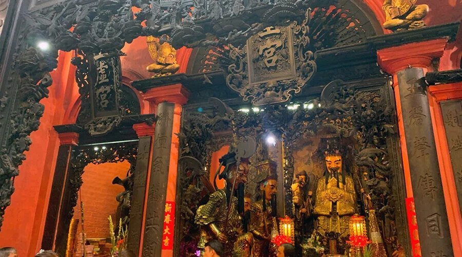 explore-everything-at-jade-emperor-pagoda-ho-chi-minh-6