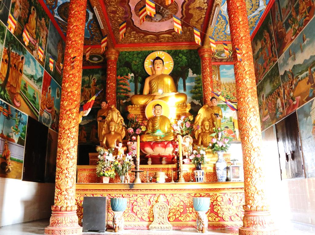 Buddha statue inside the main hall