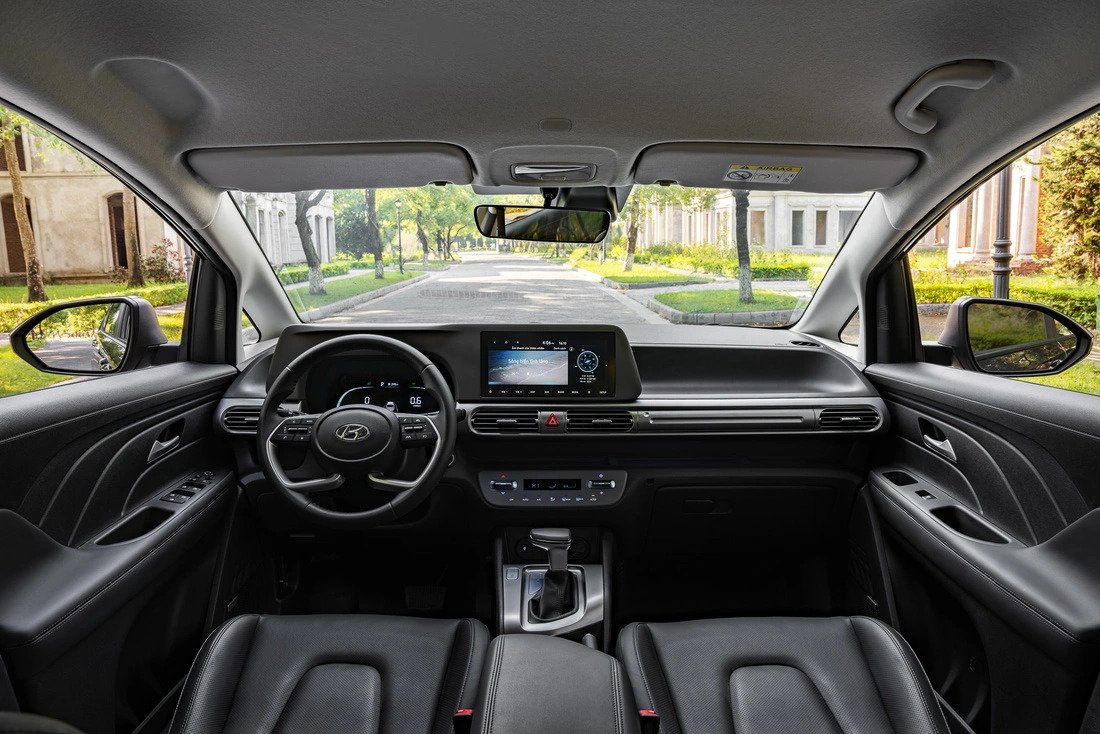 Interior of Hyundai Stargazer 7 Seat